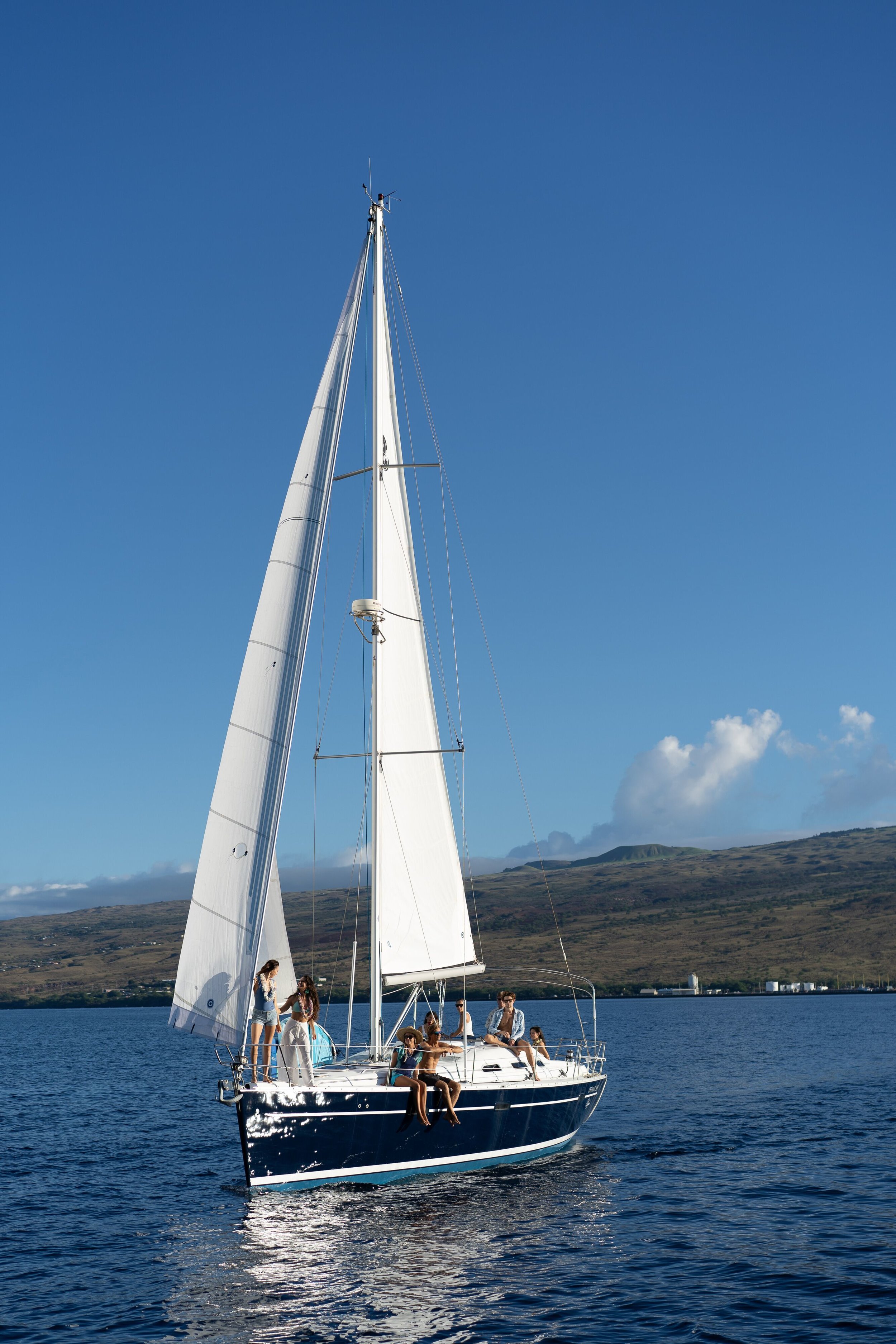 Deciding between aluminum boat manufacturers and fiberglass boat manufacturers is not an easy task. Hawaii Sail Charters Kona Sailing Tours Sunset Sail Snorkeling Adventures Activities Kona Sailing Tours Hawaii Sail Charters