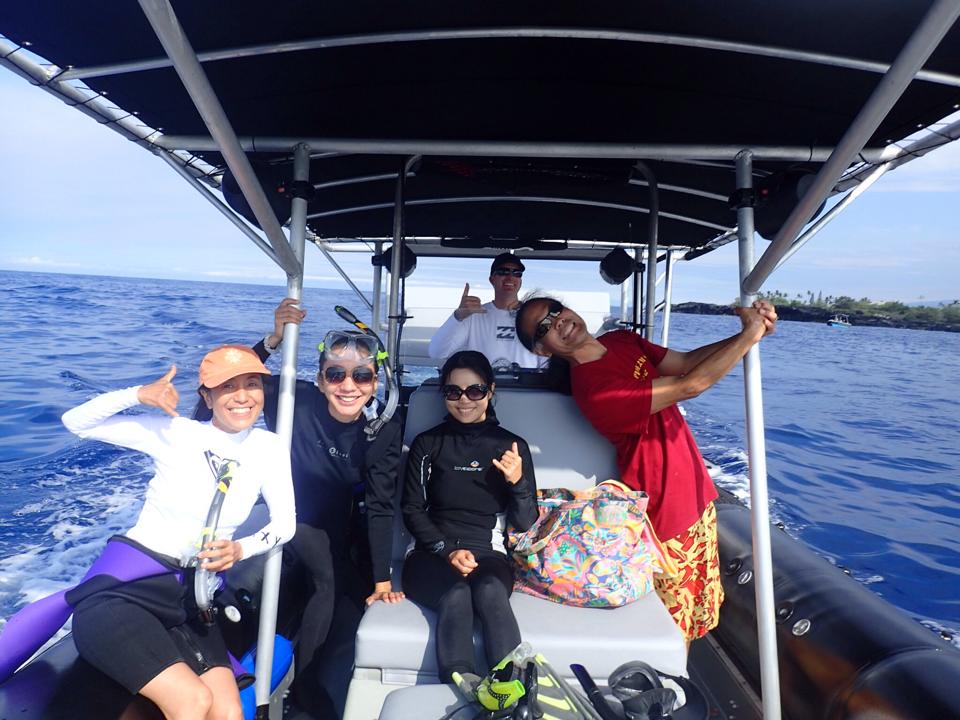 Photo No part of this site may be reproduced without our written permission. Private Boat Charters Hawaii Best Dolphin Snorkel Tours Hawaii Best Manta Ray Night Snorkel Tour